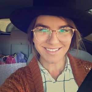 Meet your Posher, Lauren